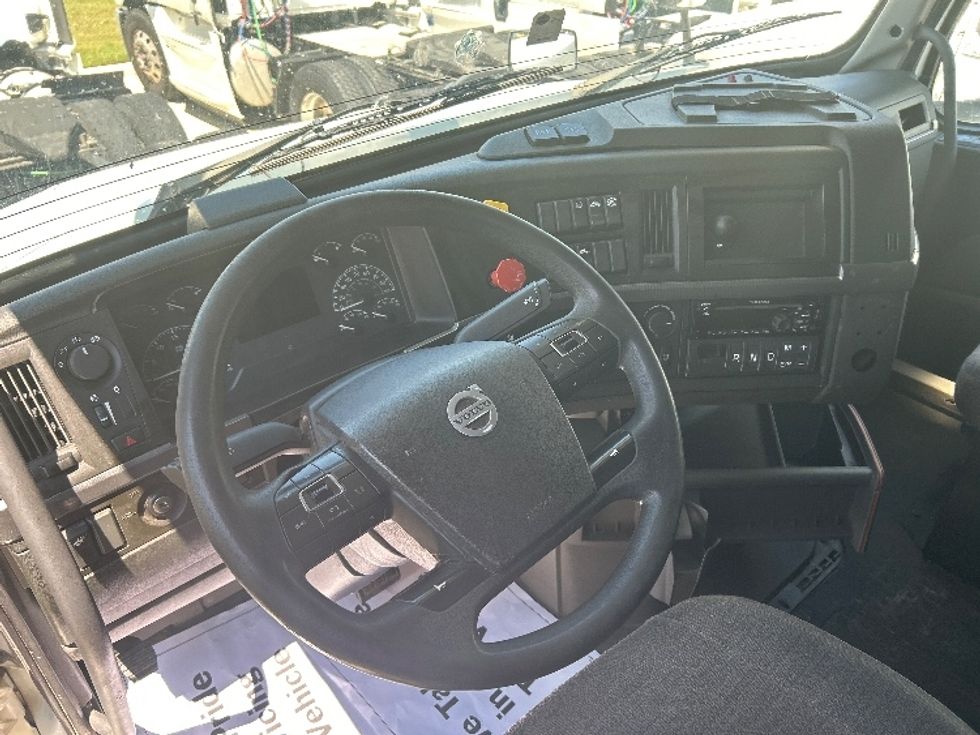 Sleeper Tractor-Heavy Duty Tractors-Volvo-2019-VNL42760-Katy-TX-571,470\n\t\tmiles-$ 54,500 - Image 10