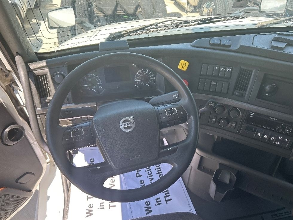 Sleeper Tractor-Heavy Duty Tractors-Volvo-2019-VNL42760-Katy-TX-571,470\n\t\tmiles-$ 54,500 - Image 11