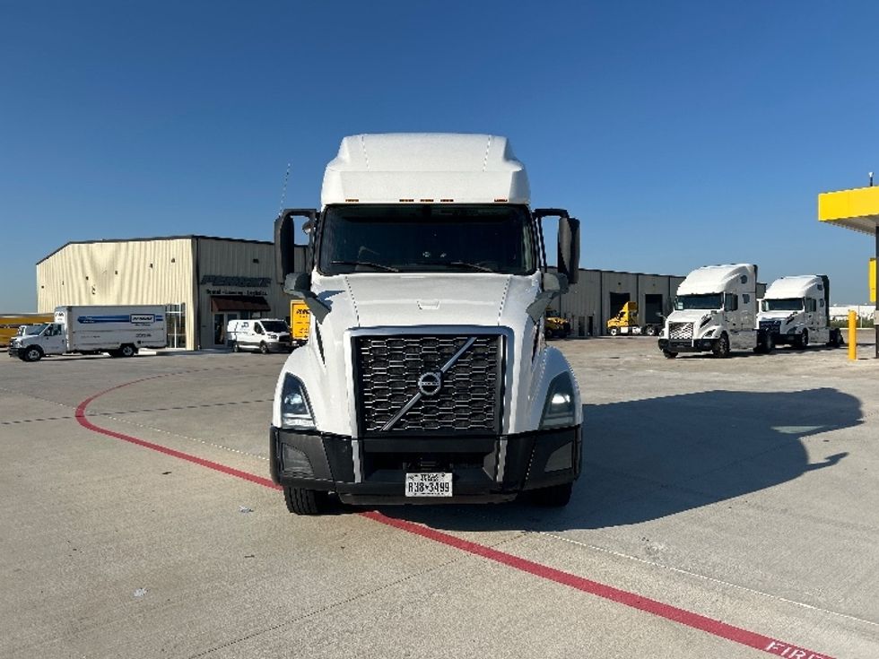 Sleeper Tractor-Heavy Duty Tractors-Volvo-2019-VNL42760-Katy-TX-571,470\n\t\tmiles-$ 54,500 - Image 2