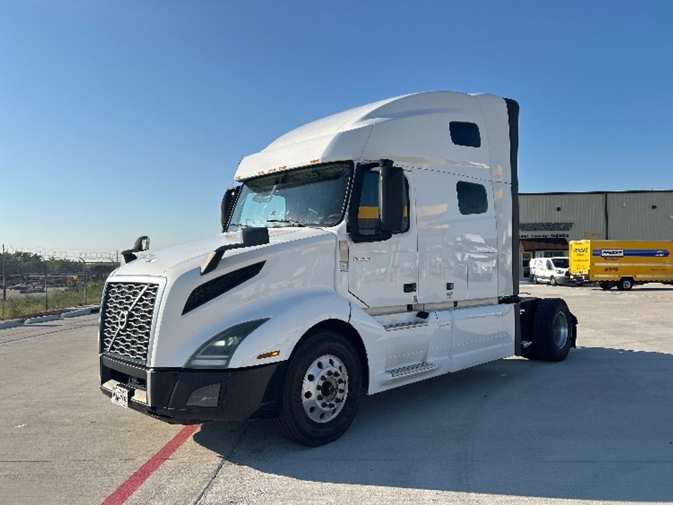 Sleeper Tractor-Heavy Duty Tractors-Volvo-2019-VNL42760-Katy-TX-571,470\n\t\tmiles-$ 54,500 - Image 3