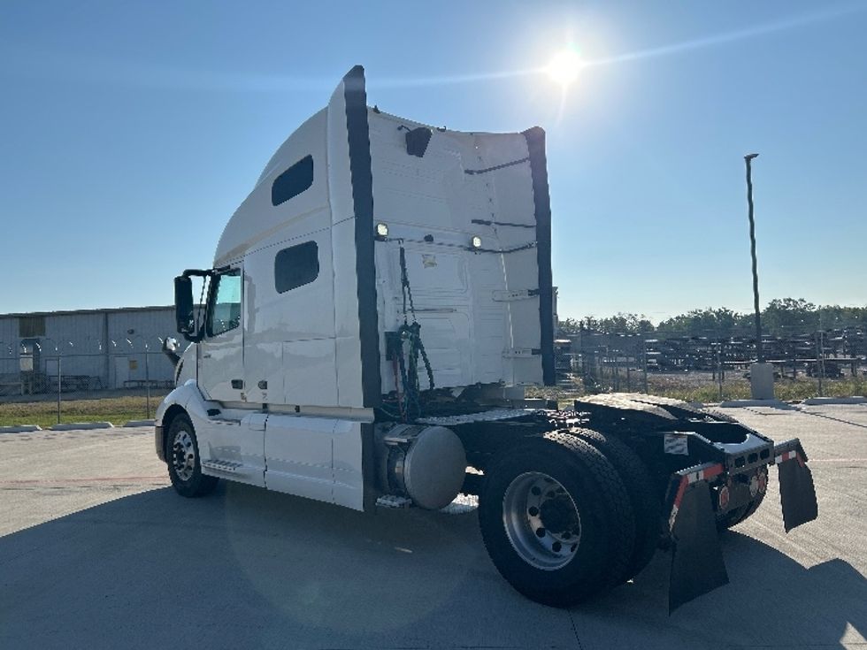Sleeper Tractor-Heavy Duty Tractors-Volvo-2019-VNL42760-Katy-TX-571,470\n\t\tmiles-$ 54,500 - Image 5