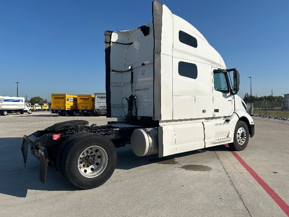 Sleeper Tractor-Heavy Duty Tractors-Volvo-2019-VNL42760-Katy-TX-571,470\n\t\tmiles-$ 54,500 - Image 7