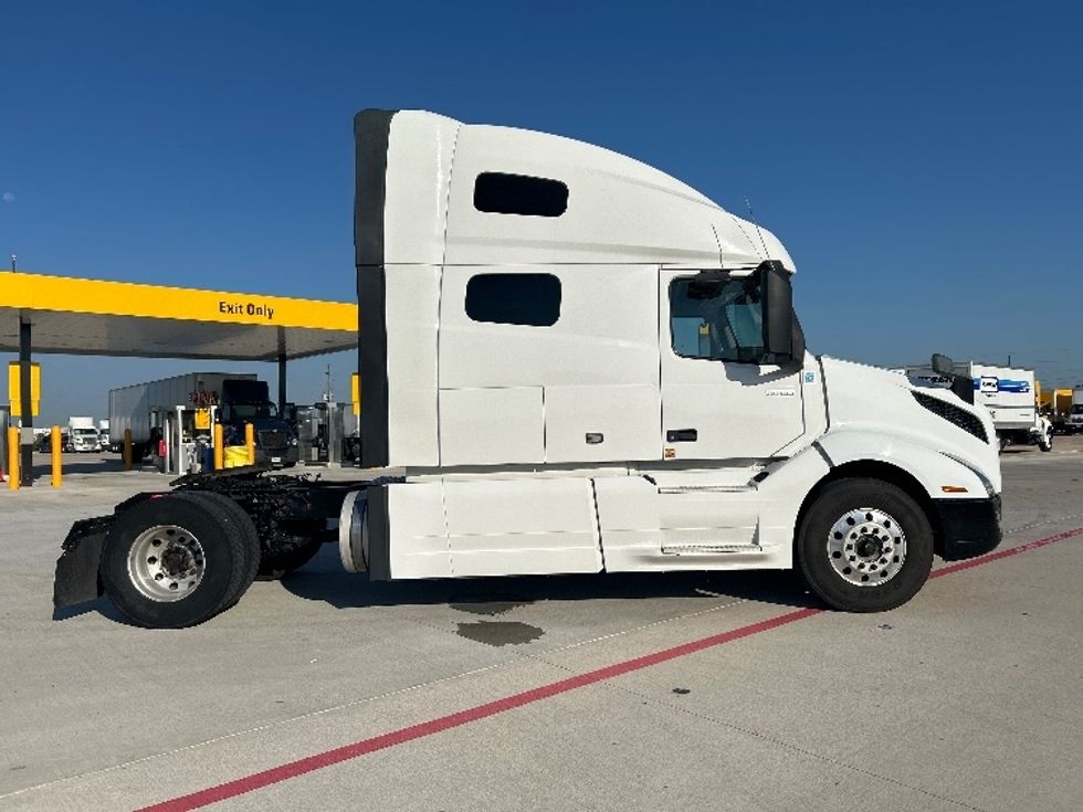 Sleeper Tractor-Heavy Duty Tractors-Volvo-2019-VNL42760-Katy-TX-571,470\n\t\tmiles-$ 54,500 - Image 8