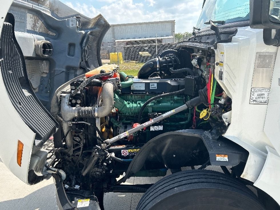 Sleeper Tractor-Heavy Duty Tractors-Volvo-2019-VNL42760-Katy-TX-653,555\n\t\tmiles-$ 49,000 - Image 21
