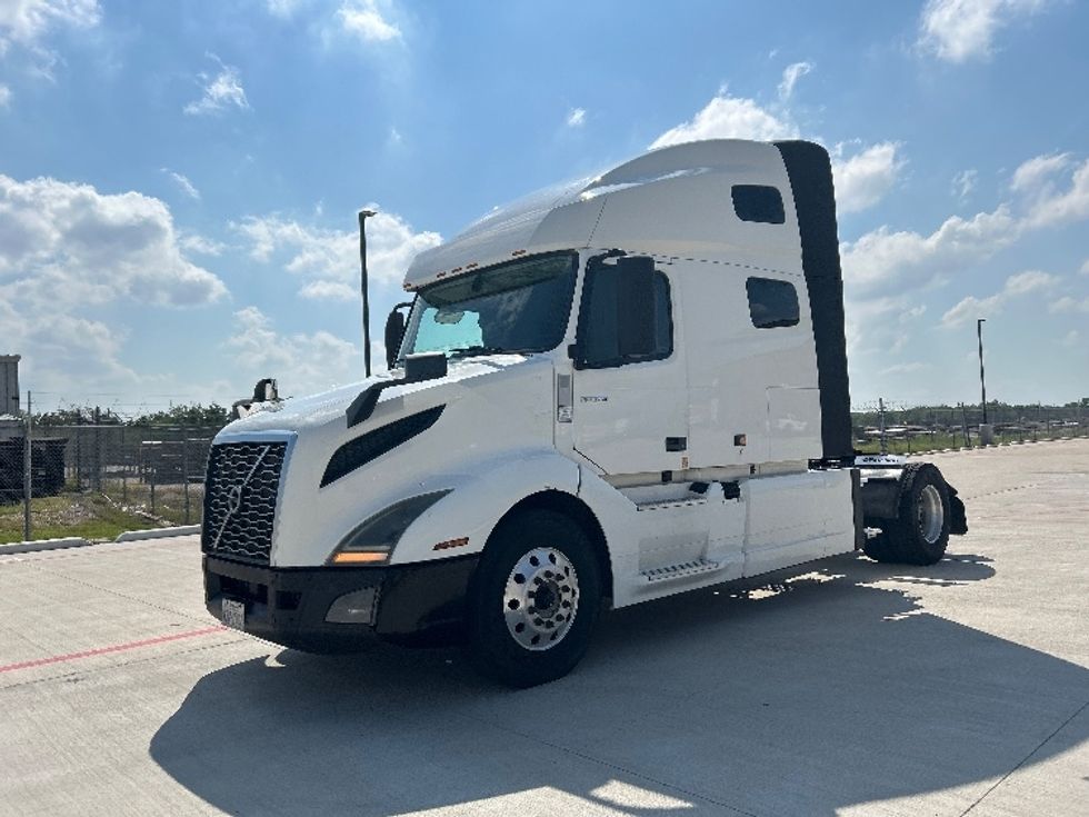 2019 Volvo Truck VNL photo 3