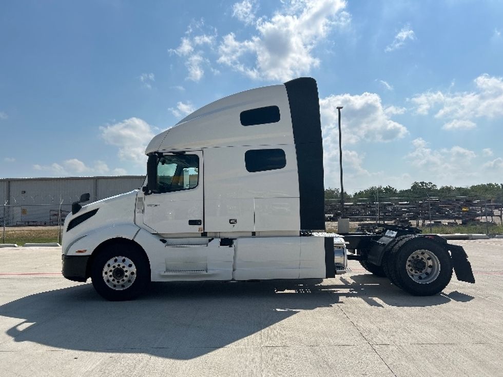 2019 Volvo Truck VNL photo 4