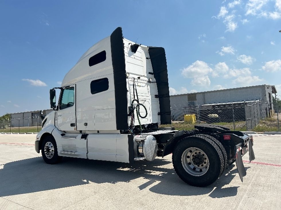 Sleeper Tractor-Heavy Duty Tractors-Volvo-2019-VNL42760-Katy-TX-653,555\n\t\tmiles-$ 49,000 - Image 5