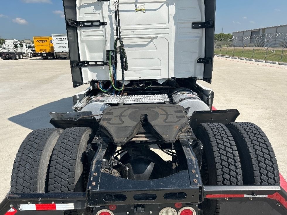 Sleeper Tractor-Heavy Duty Tractors-Volvo-2019-VNL42760-Katy-TX-653,555\n\t\tmiles-$ 49,000 - Image 6