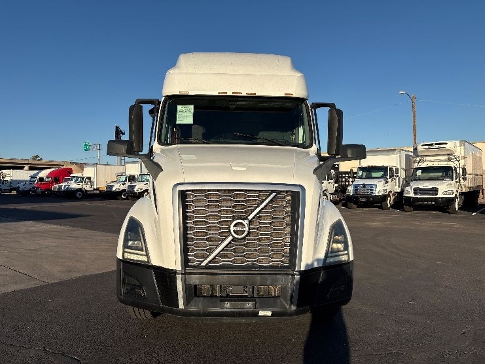 Sleeper Tractor-Heavy Duty Tractors-Volvo-2019-VNL42760-Phoenix-AZ-596,527\n\t\tmiles-$ 51,750 - Image 2