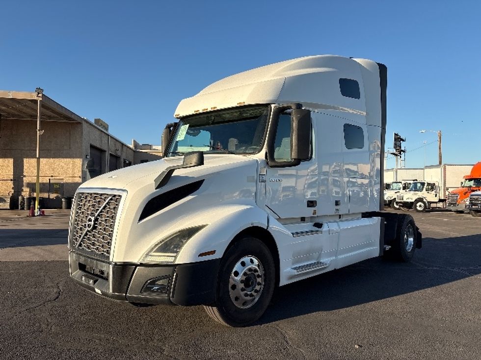 Sleeper Tractor-Heavy Duty Tractors-Volvo-2019-VNL42760-Phoenix-AZ-596,527\n\t\tmiles-$ 51,750 - Image 3