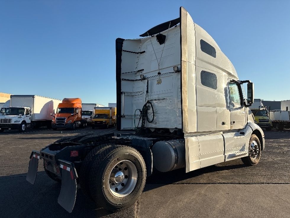 Sleeper Tractor-Heavy Duty Tractors-Volvo-2019-VNL42760-Phoenix-AZ-596,527\n\t\tmiles-$ 51,750 - Image 7