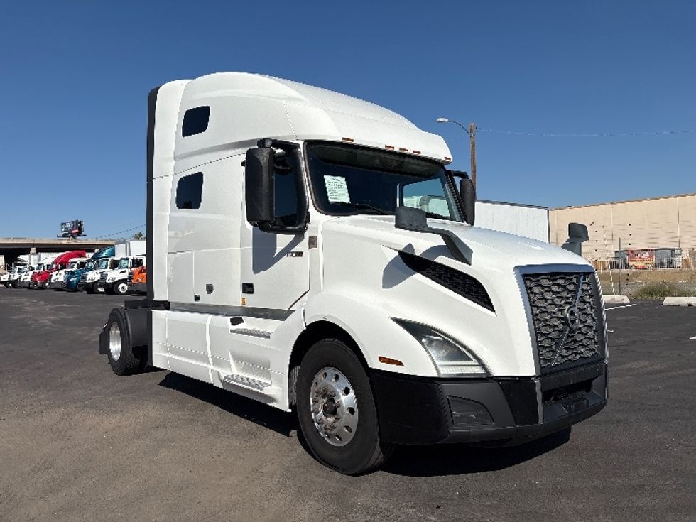 Sleeper Tractor-Heavy Duty Tractors-Volvo-2019-VNL42760-Phoenix-AZ-653,157\n\t\tmiles-$ 48,000 - Image 1