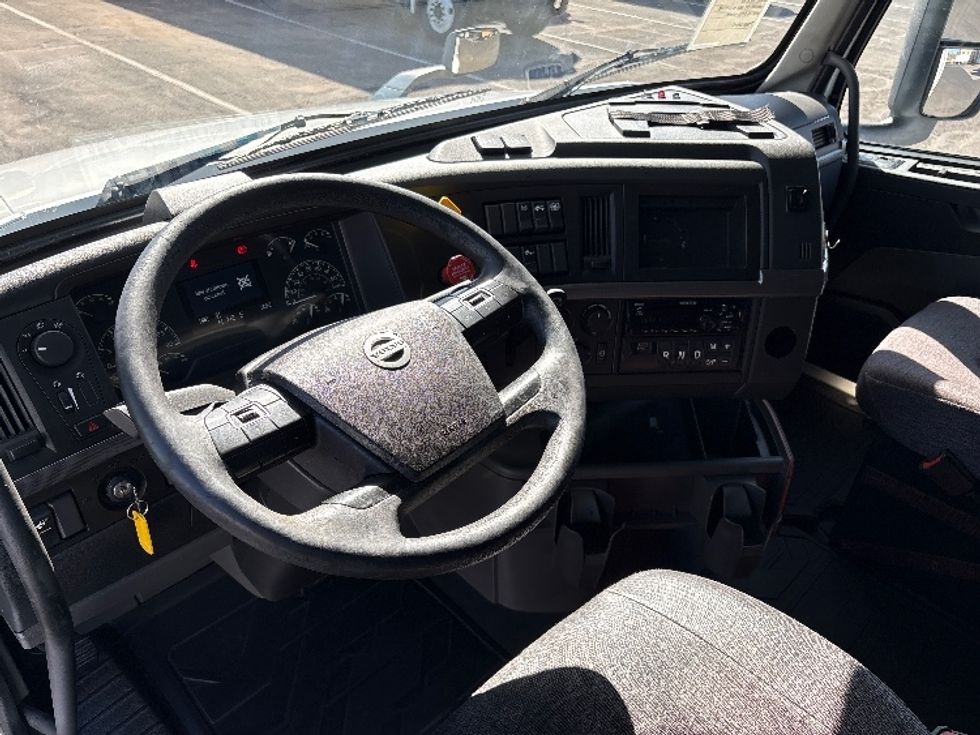 Sleeper Tractor-Heavy Duty Tractors-Volvo-2019-VNL42760-Phoenix-AZ-653,157\n\t\tmiles-$ 48,000 - Image 10