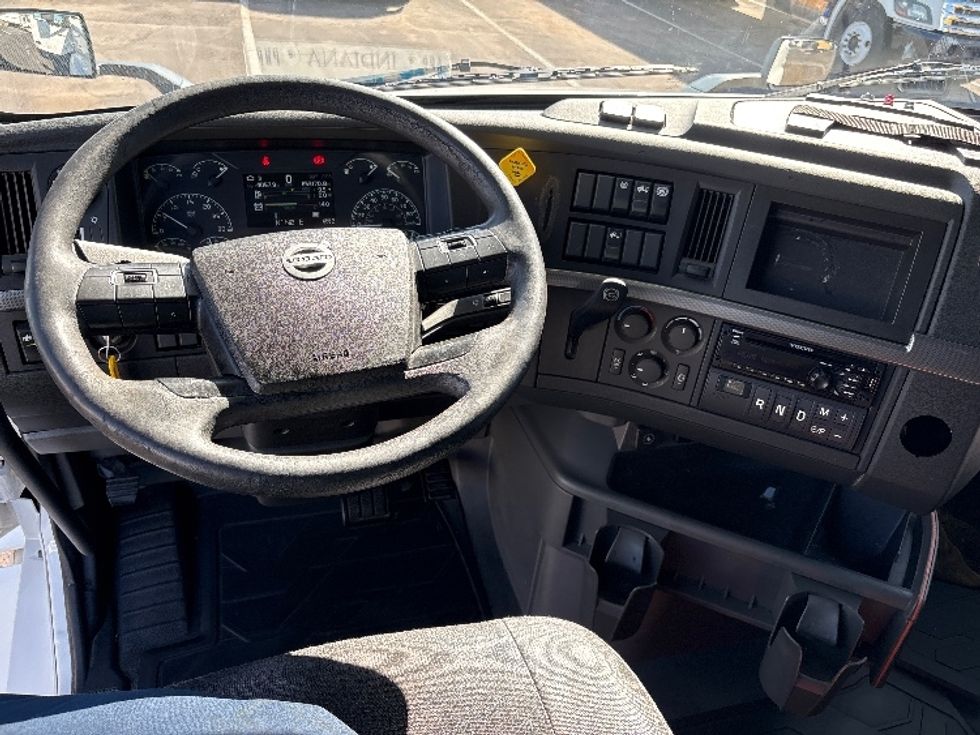 Sleeper Tractor-Heavy Duty Tractors-Volvo-2019-VNL42760-Phoenix-AZ-653,157\n\t\tmiles-$ 48,000 - Image 11