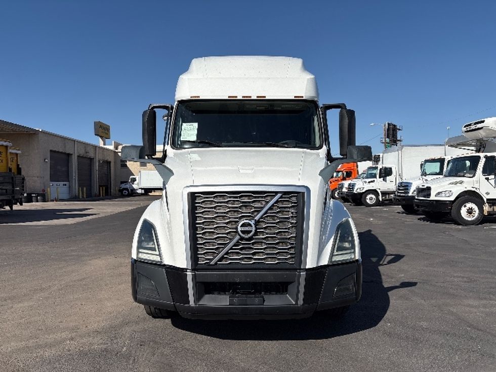 Sleeper Tractor-Heavy Duty Tractors-Volvo-2019-VNL42760-Phoenix-AZ-653,157\n\t\tmiles-$ 48,000 - Image 2
