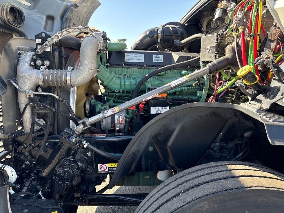 Sleeper Tractor-Heavy Duty Tractors-Volvo-2019-VNL42760-Phoenix-AZ-653,157\n\t\tmiles-$ 48,000 - Image 21