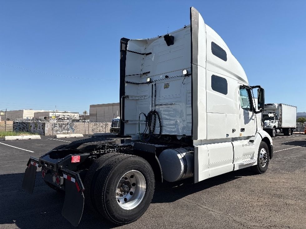 Sleeper Tractor-Heavy Duty Tractors-Volvo-2019-VNL42760-Phoenix-AZ-653,157\n\t\tmiles-$ 48,000 - Image 7