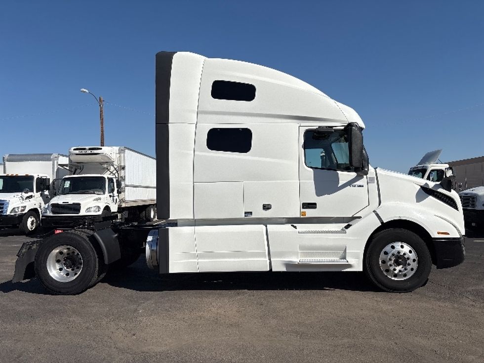 Sleeper Tractor-Heavy Duty Tractors-Volvo-2019-VNL42760-Phoenix-AZ-653,157\n\t\tmiles-$ 48,000 - Image 8