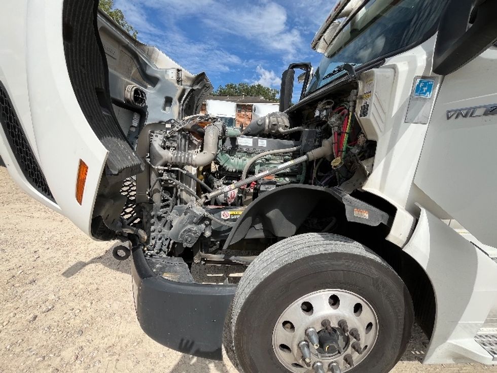 Sleeper Tractor-Heavy Duty Tractors-Volvo-2019-VNL42760-San Antonio-TX-622,647\n\t\tmiles-$ 51,000 - Image 20