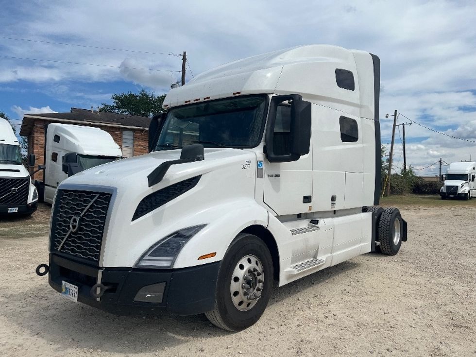 Sleeper Tractor-Heavy Duty Tractors-Volvo-2019-VNL42760-San Antonio-TX-622,647\n\t\tmiles-$ 51,000 - Image 3