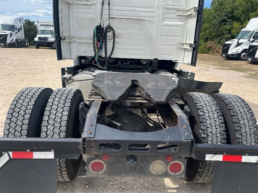 Sleeper Tractor-Heavy Duty Tractors-Volvo-2019-VNL42760-San Antonio-TX-622,647\n\t\tmiles-$ 51,000 - Image 6