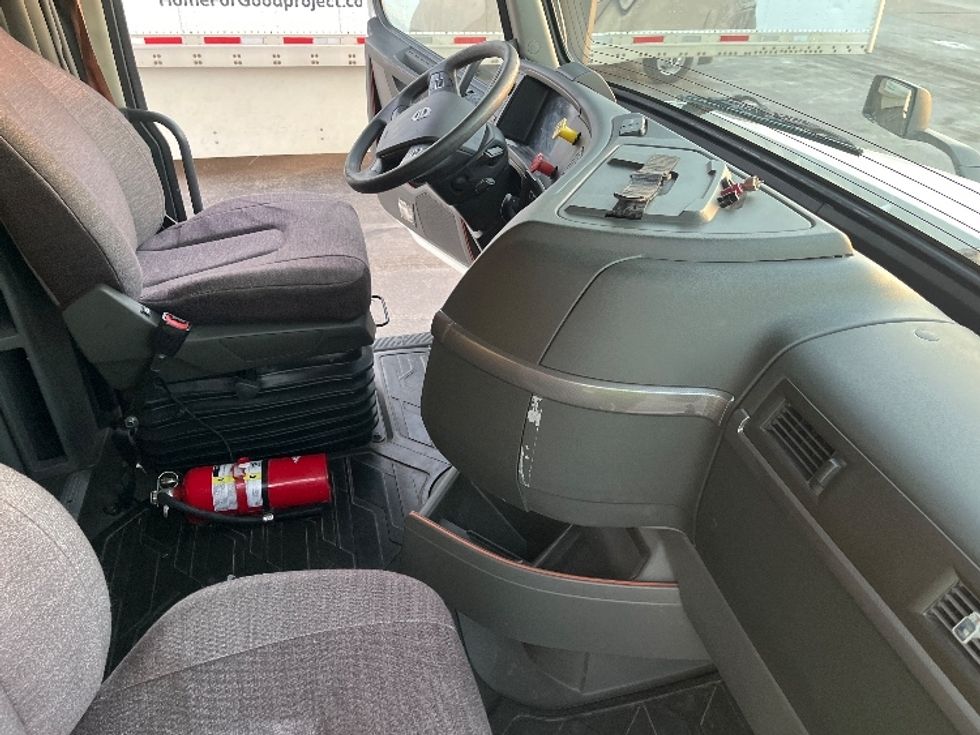 Sleeper Tractor-Heavy Duty Tractors-Volvo-2019-VNL42760-San Antonio-TX-674,133\n\t\tmiles-$ 43,000 - Image 15