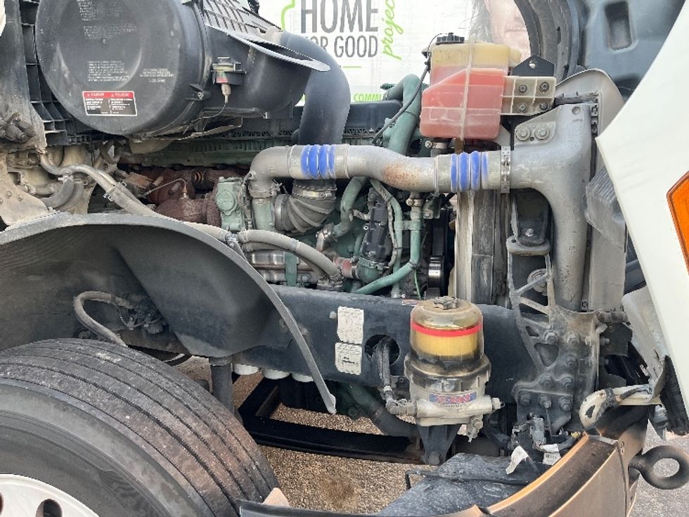 Sleeper Tractor-Heavy Duty Tractors-Volvo-2019-VNL42760-San Antonio-TX-674,133\n\t\tmiles-$ 43,000 - Image 19