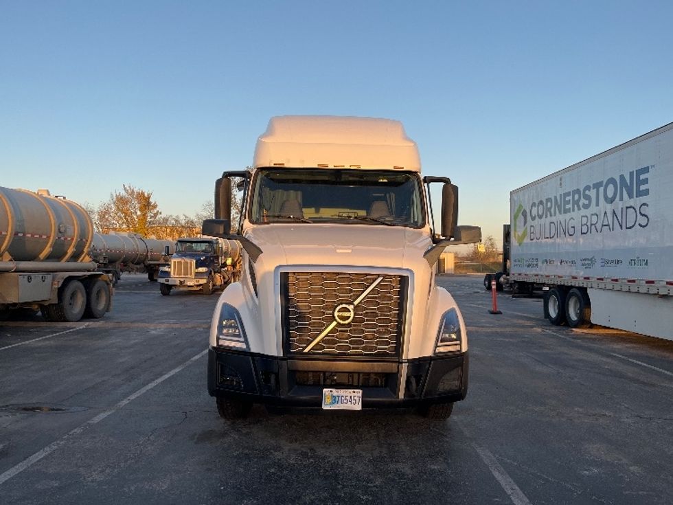 Sleeper Tractor-Heavy Duty Tractors-Volvo-2019-VNL42760-San Antonio-TX-674,133\n\t\tmiles-$ 43,000 - Image 2
