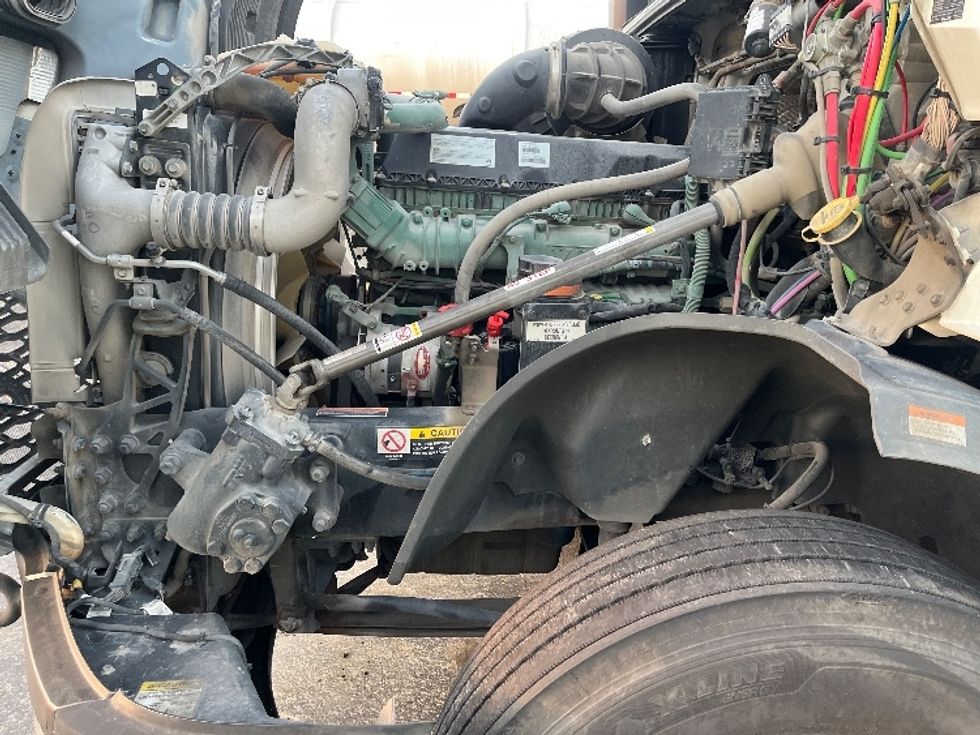 Sleeper Tractor-Heavy Duty Tractors-Volvo-2019-VNL42760-San Antonio-TX-674,133\n\t\tmiles-$ 43,000 - Image 20