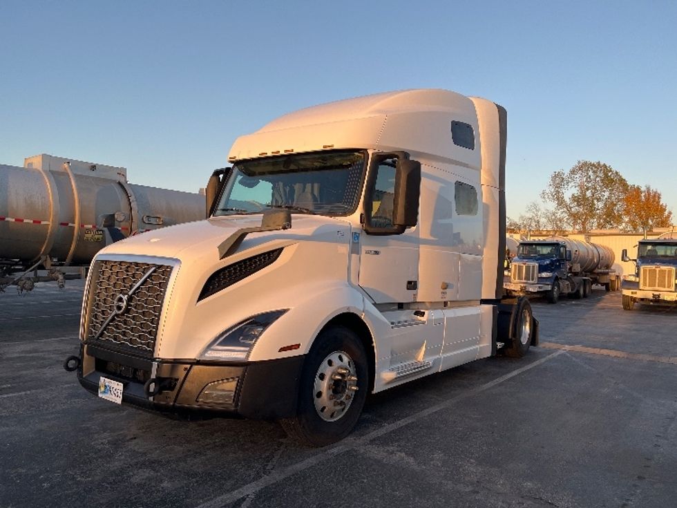 Sleeper Tractor-Heavy Duty Tractors-Volvo-2019-VNL42760-San Antonio-TX-674,133\n\t\tmiles-$ 43,000 - Image 3
