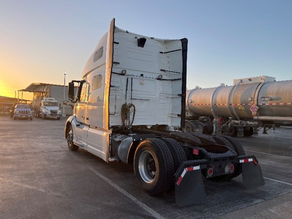 Sleeper Tractor-Heavy Duty Tractors-Volvo-2019-VNL42760-San Antonio-TX-674,133\n\t\tmiles-$ 43,000 - Image 5