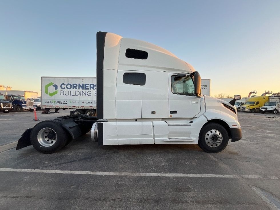 Sleeper Tractor-Heavy Duty Tractors-Volvo-2019-VNL42760-San Antonio-TX-674,133\n\t\tmiles-$ 43,000 - Image 8