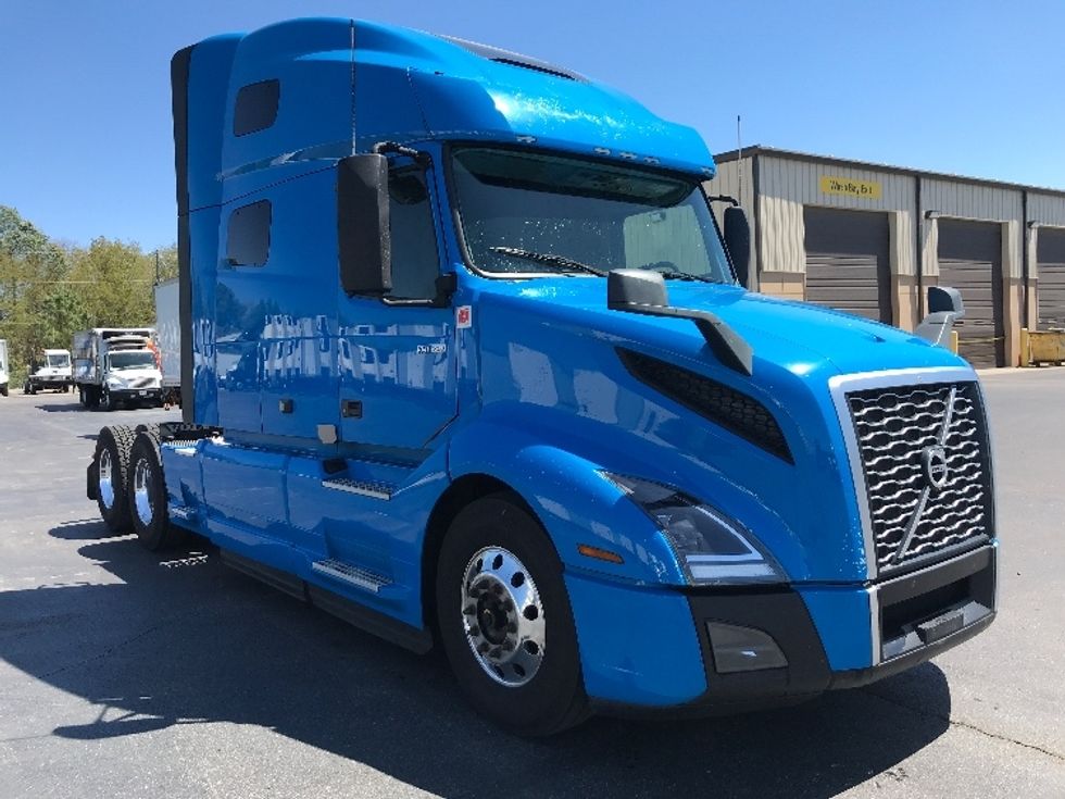 2019 Volvo VNL64760 Sleeper Tractor