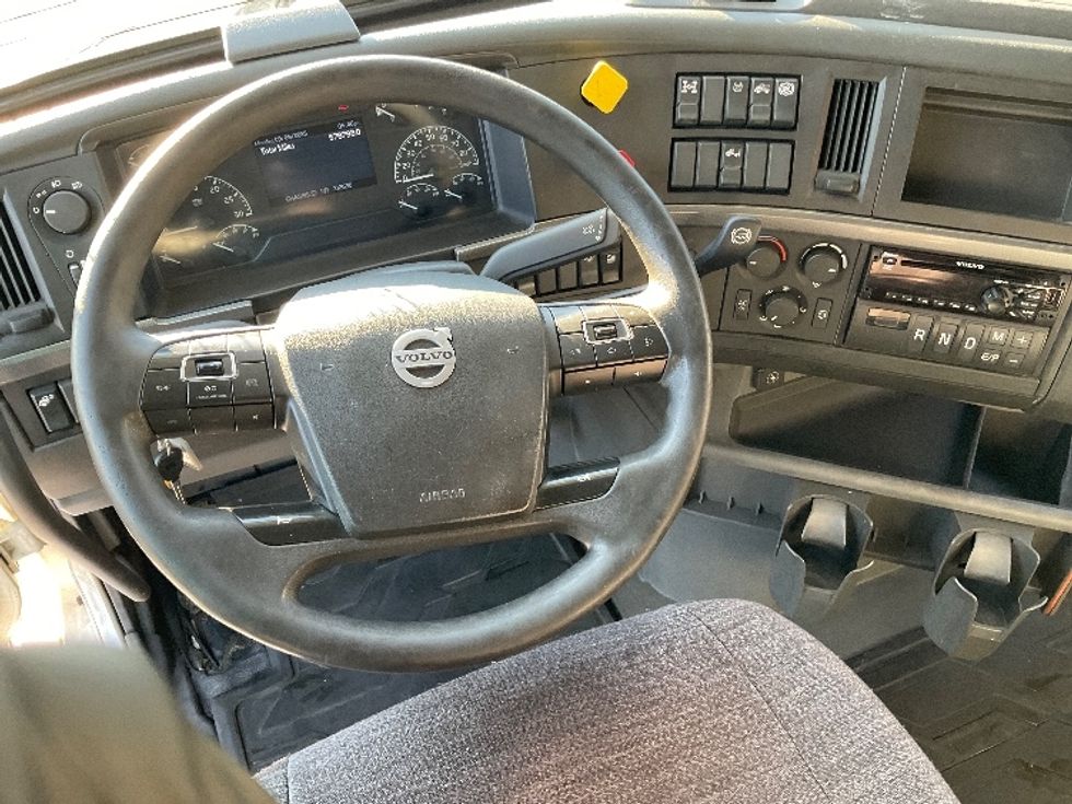 Sleeper Tractor-Heavy Duty Tractors-Volvo-2019-VNL64760-Albany-NY-578,779\n\t\tmiles-$ 58,250 - Image 10