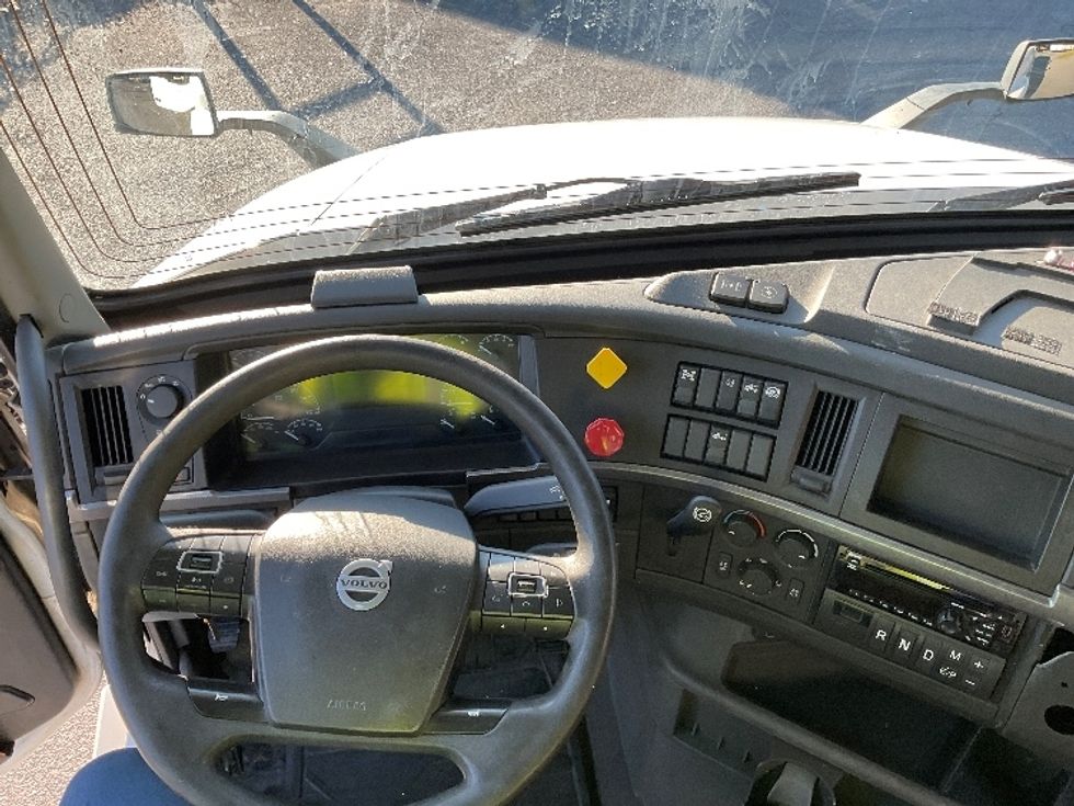 Sleeper Tractor-Heavy Duty Tractors-Volvo-2019-VNL64760-Albany-NY-578,779\n\t\tmiles-$ 58,250 - Image 11