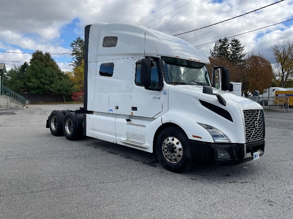 Sleeper Tractor-Heavy Duty Tractors-Volvo-2019-VNL64760-Albany-NY-632,438\n\t\tmiles-$ 53,500 - Image 1