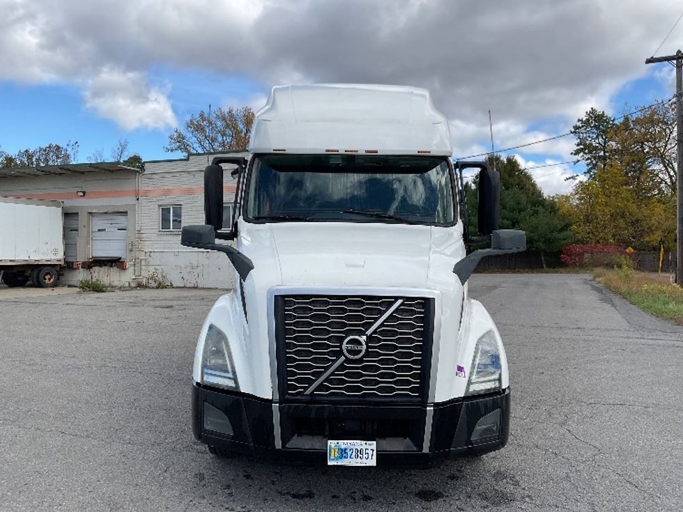Sleeper Tractor-Heavy Duty Tractors-Volvo-2019-VNL64760-Albany-NY-632,438\n\t\tmiles-$ 53,500 - Image 2