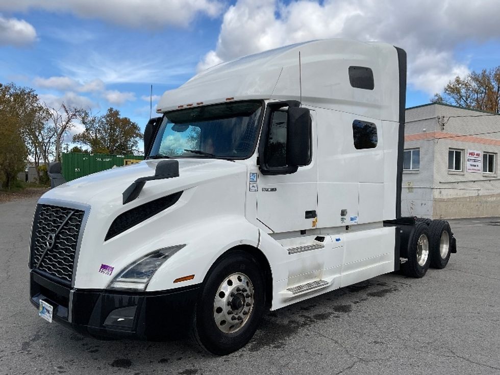 Sleeper Tractor-Heavy Duty Tractors-Volvo-2019-VNL64760-Albany-NY-632,438\n\t\tmiles-$ 53,500 - Image 3