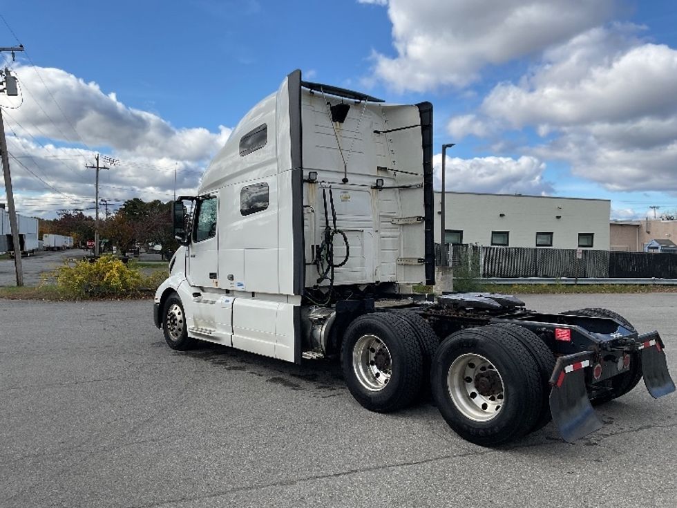 Sleeper Tractor-Heavy Duty Tractors-Volvo-2019-VNL64760-Albany-NY-632,438\n\t\tmiles-$ 53,500 - Image 5