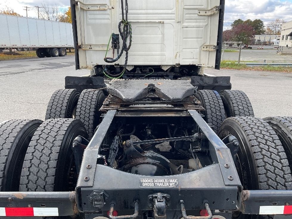 Sleeper Tractor-Heavy Duty Tractors-Volvo-2019-VNL64760-Albany-NY-632,438\n\t\tmiles-$ 53,500 - Image 6