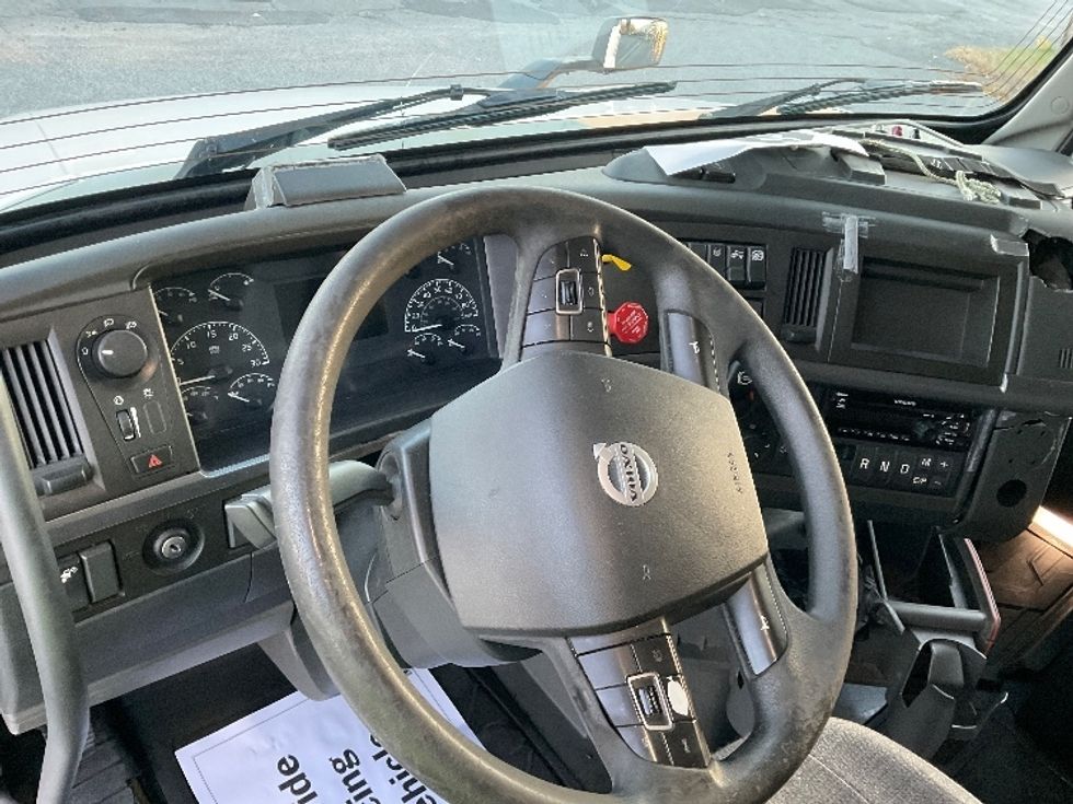 Sleeper Tractor-Heavy Duty Tractors-Volvo-2019-VNL64760-Albany-NY-697,106\n\t\tmiles-$ 49,500 - Image 11