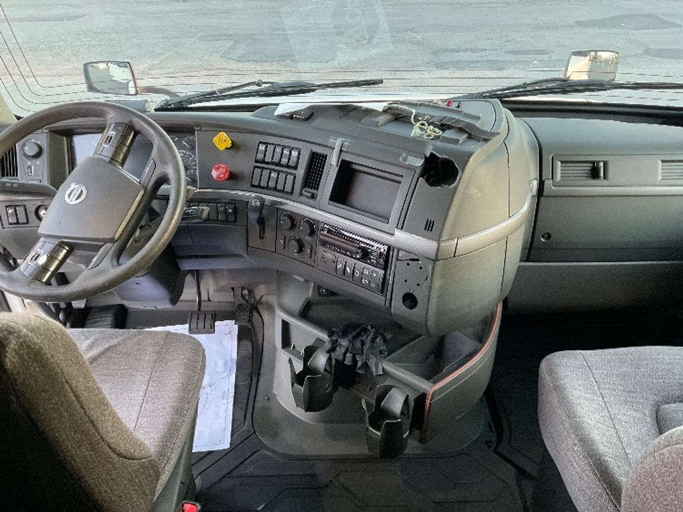 Sleeper Tractor-Heavy Duty Tractors-Volvo-2019-VNL64760-Albany-NY-697,106\n\t\tmiles-$ 49,500 - Image 12