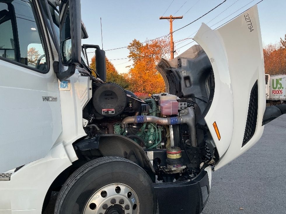 Sleeper Tractor-Heavy Duty Tractors-Volvo-2019-VNL64760-Albany-NY-697,106\n\t\tmiles-$ 49,500 - Image 19