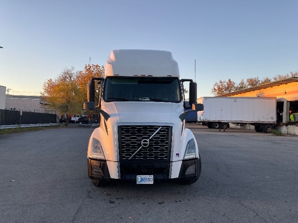 Sleeper Tractor-Heavy Duty Tractors-Volvo-2019-VNL64760-Albany-NY-697,106\n\t\tmiles-$ 49,500 - Image 2