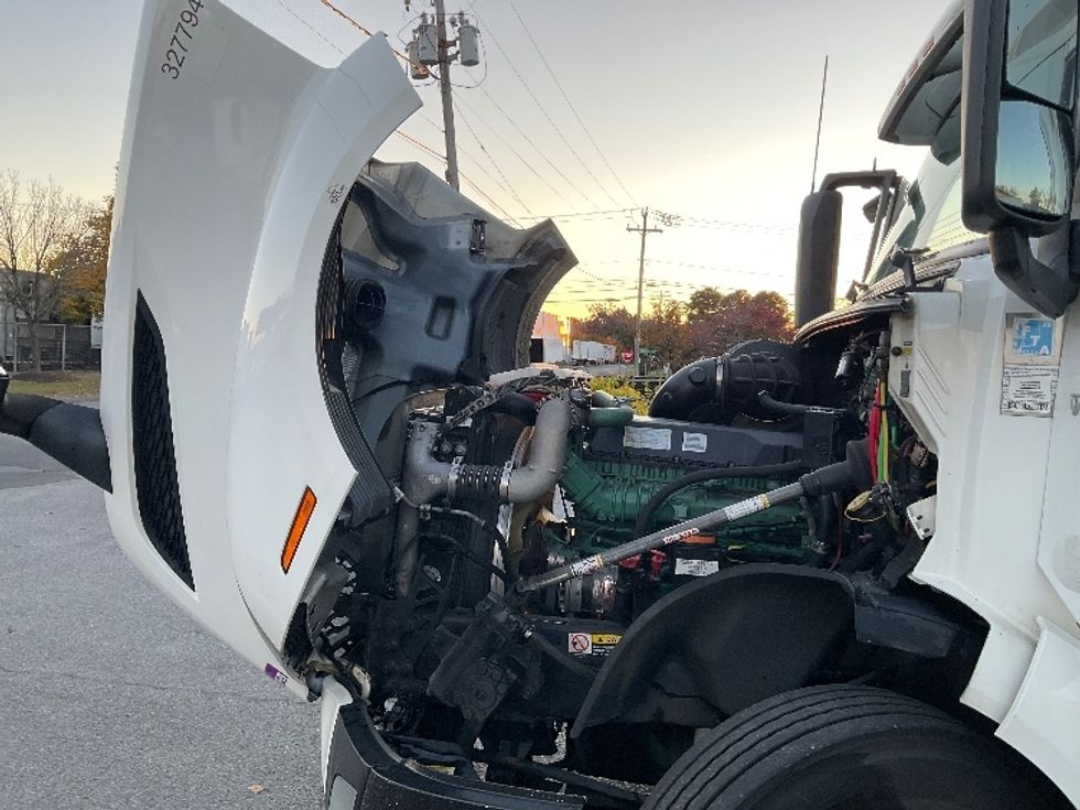 Sleeper Tractor-Heavy Duty Tractors-Volvo-2019-VNL64760-Albany-NY-697,106\n\t\tmiles-$ 49,500 - Image 21