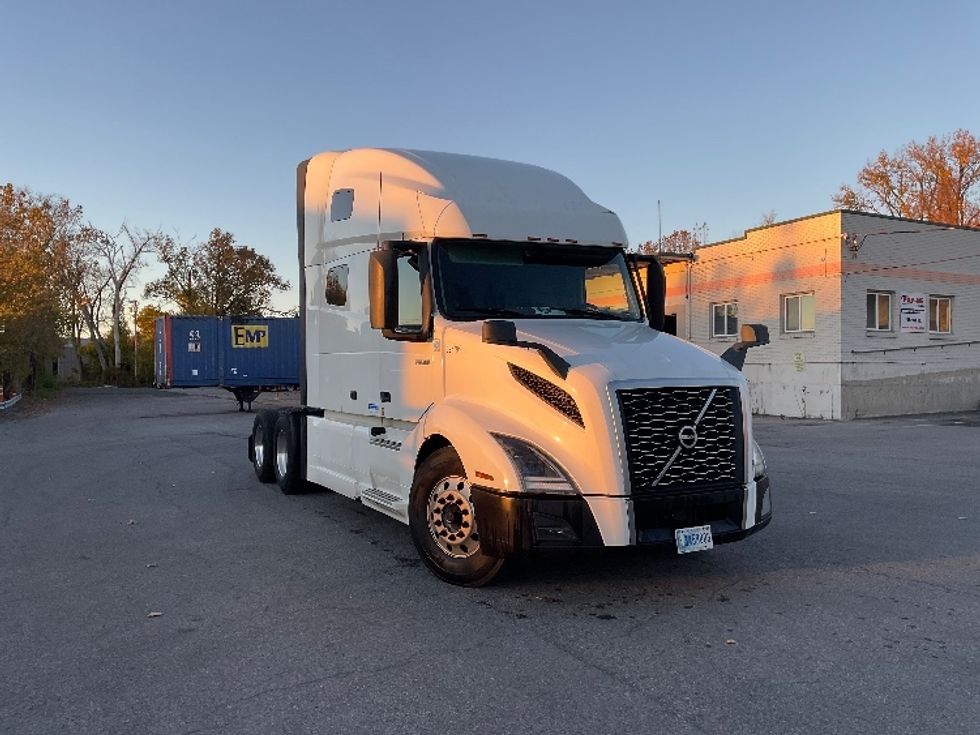 Sleeper Tractor-Heavy Duty Tractors-Volvo-2019-VNL64760-Albany-NY-697,106\n\t\tmiles-$ 49,500 - Image 3