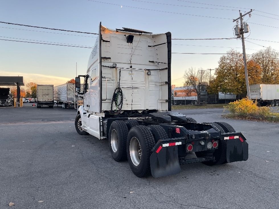 Sleeper Tractor-Heavy Duty Tractors-Volvo-2019-VNL64760-Albany-NY-697,106\n\t\tmiles-$ 49,500 - Image 5