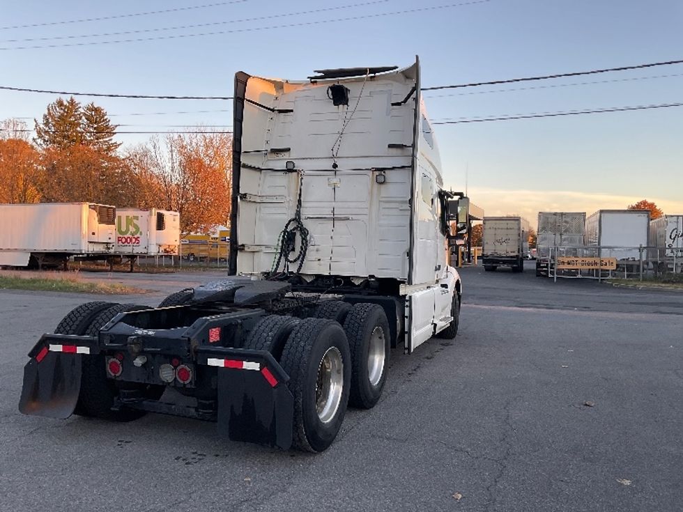 Sleeper Tractor-Heavy Duty Tractors-Volvo-2019-VNL64760-Albany-NY-697,106\n\t\tmiles-$ 49,500 - Image 7