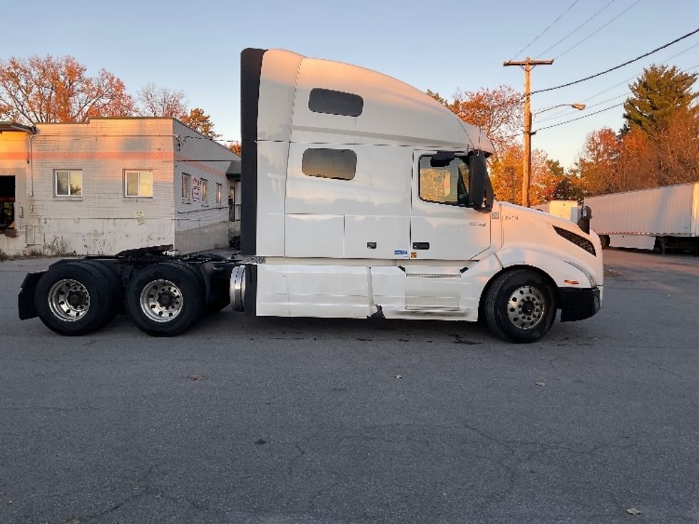 Sleeper Tractor-Heavy Duty Tractors-Volvo-2019-VNL64760-Albany-NY-697,106\n\t\tmiles-$ 49,500 - Image 8