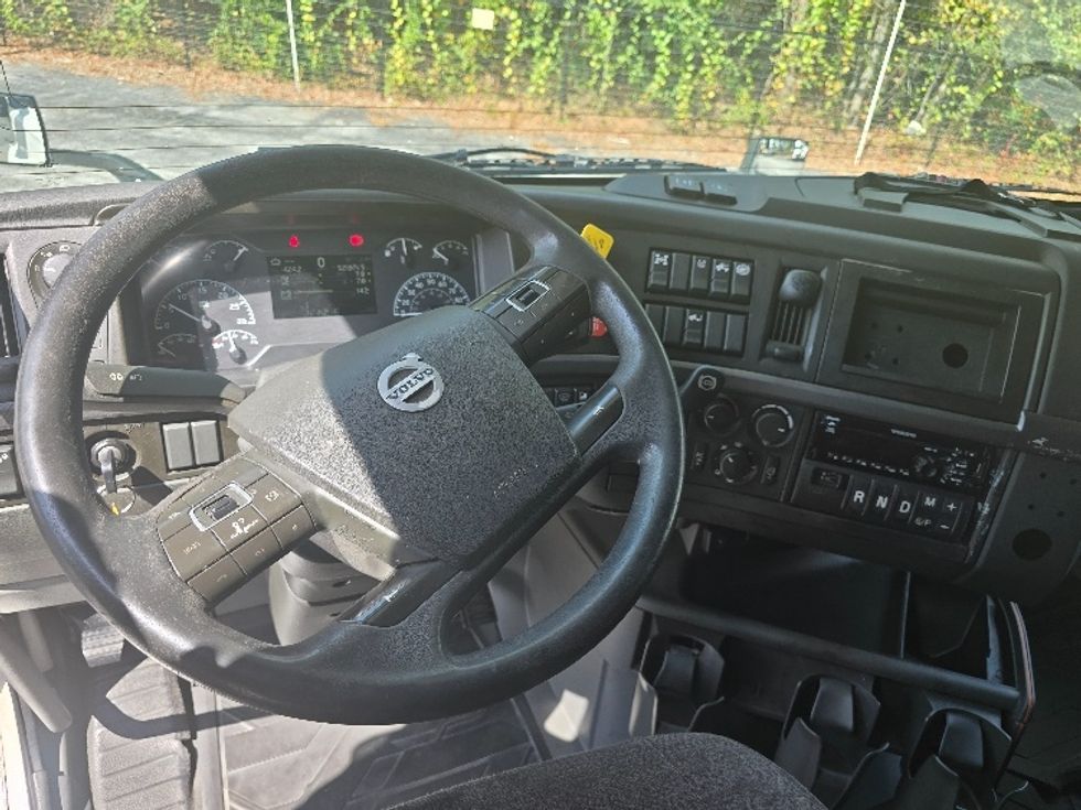 Sleeper Tractor-Heavy Duty Tractors-Volvo-2019-VNL64760-Atlanta (Conyers)-GA-522,100\n\t\tmiles-$ 64,500 - Image 10